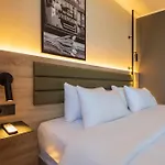 Campanile & Restaurant מלון