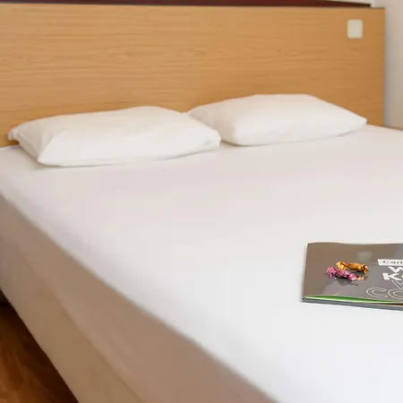 Campanile & Restaurant 3*