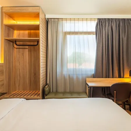 Campanile & Restaurant Hotel 3*