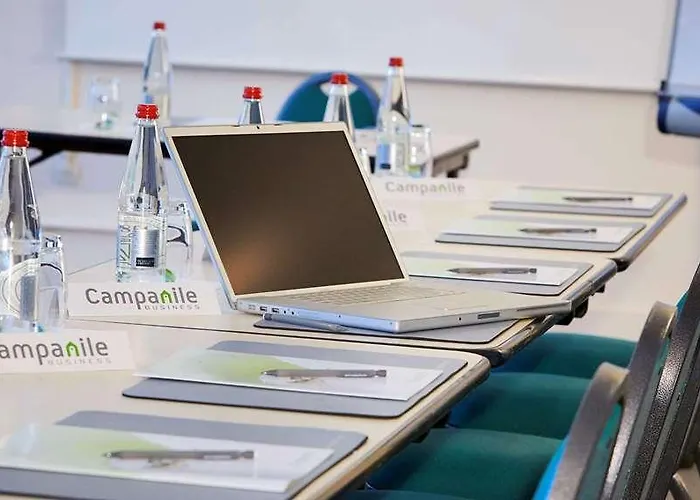 Campanile & Restaurant מלון