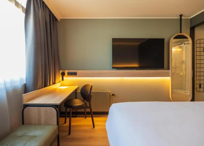 Campanile & Restaurant ברדה